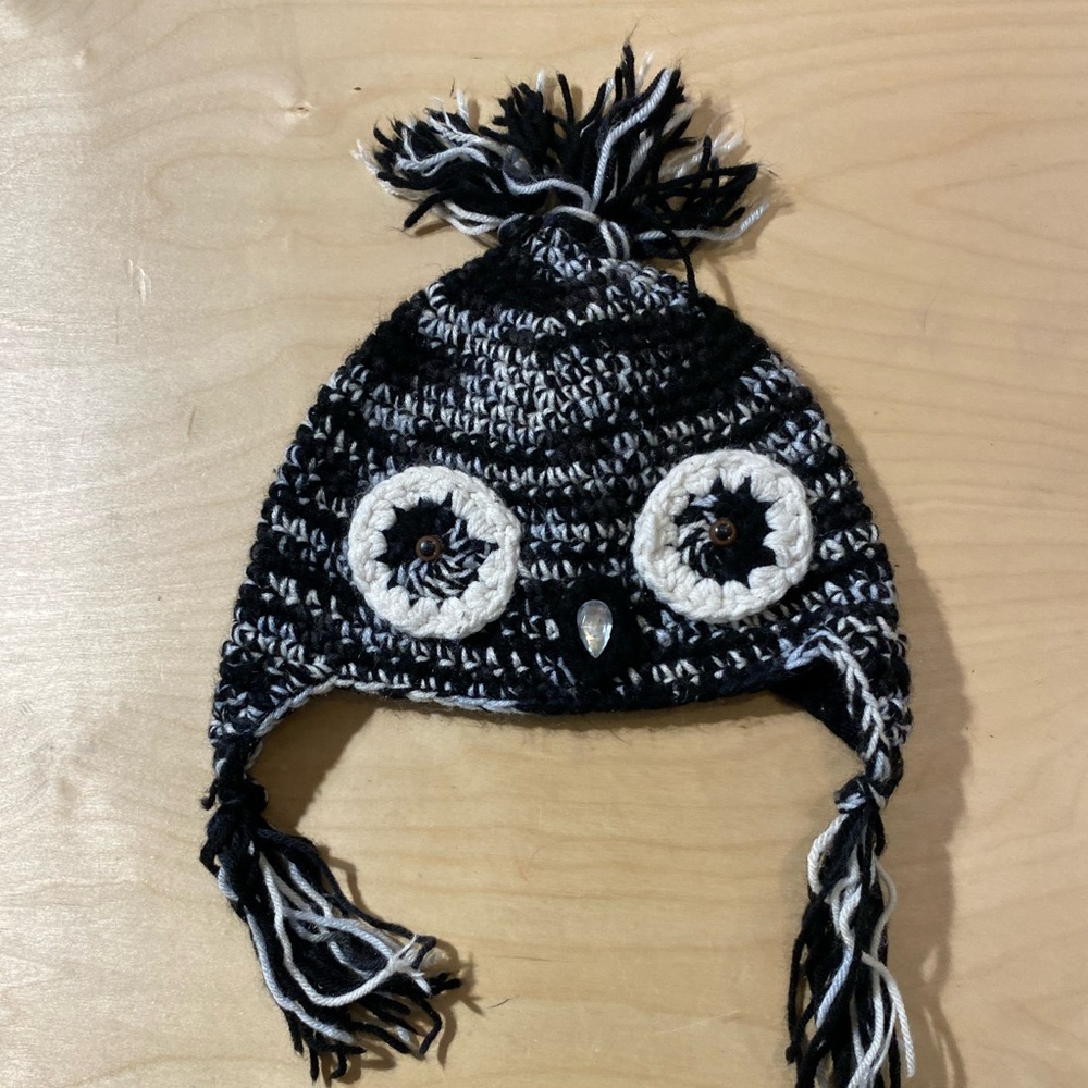 Black and White Owl Knit Hat (DH) - Picture 3 of 11